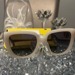 Marc Jacobs Cream Cat Eye Sunglasses Ivory Designer Oversized w/ Case